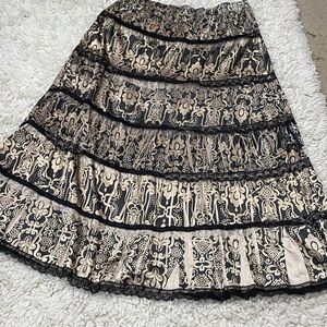 New direction women’s skirt size L green & Cream  tiered satin & lace ¥